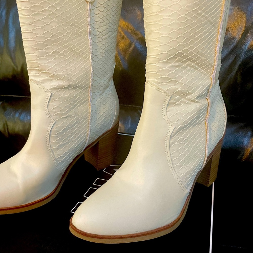 MIA Cindy Ivory Python boots size 10